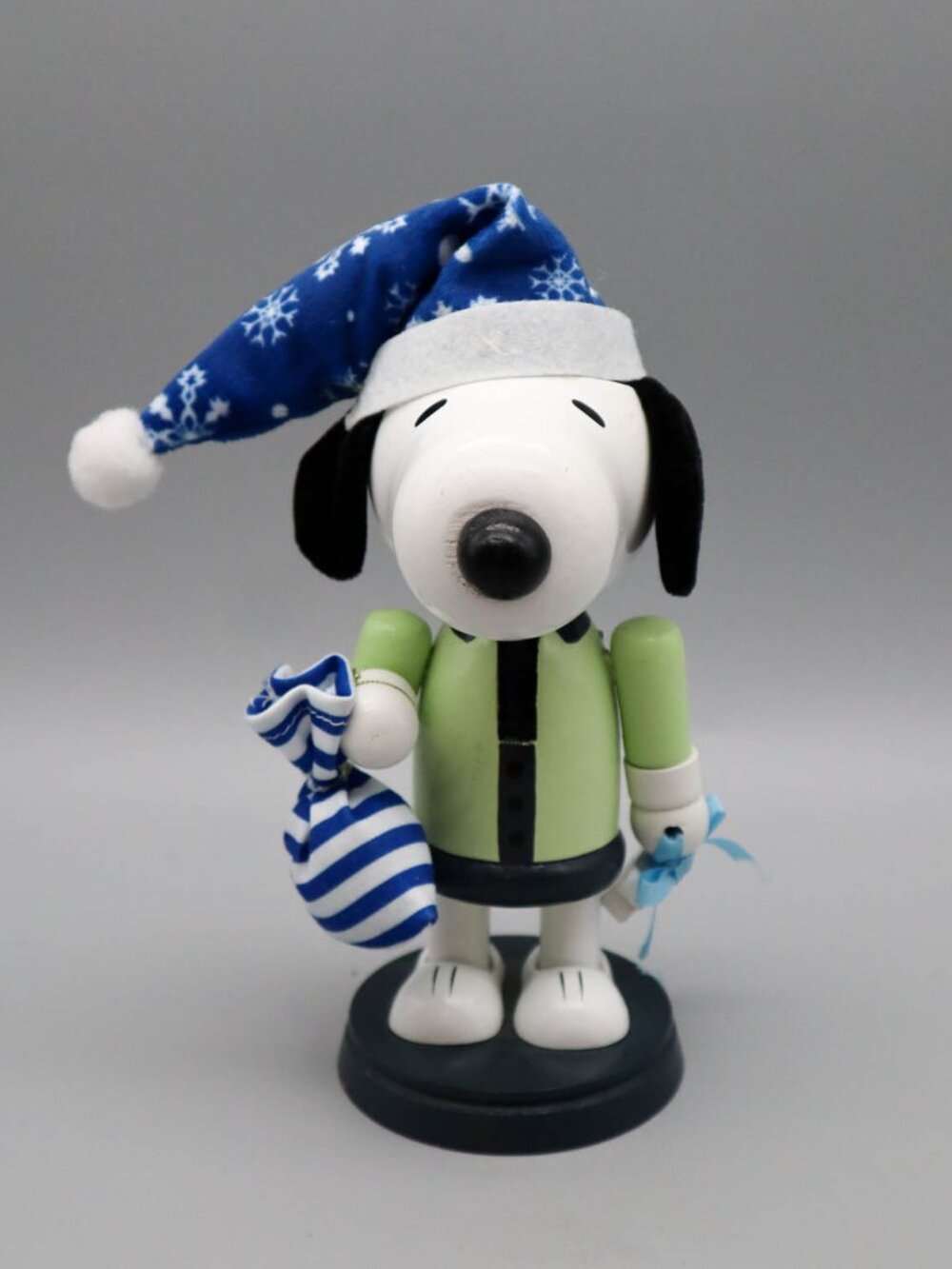 2017 Peanuts Snoopy Wooden Nutcracker Figurine Christmas Decor DanDee
